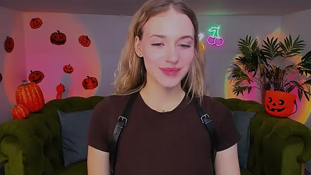 Snapshot of sassy_cutie chatting on October 30, 2025, 8:28 pm sassy cutie online show from October 30, 2025, 8:28 pm