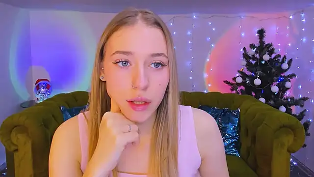 Snapshot of sassy_cutie chatting on December 15, 2025, 8:09 am sassy cutie online show from December 15, 2025, 8:09 am