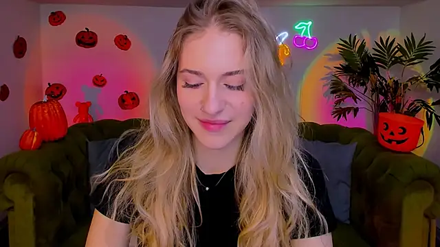 Snapshot of sassy_cutie chatting on November 10, 2025, 6:07 am sassy cutie online show from November 10, 2025, 6:07 am