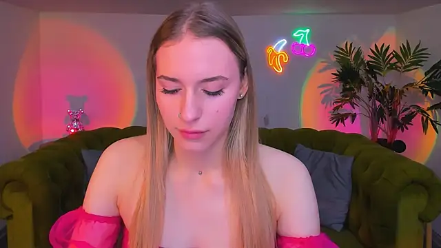 Snapshot of sassy_cutie chatting on November 30, 2025, 6:25 am sassy cutie online show from November 30, 2025, 6:25 am