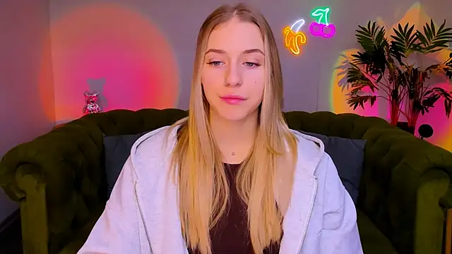 Snapshot of sassy_cutie chatting on November 17, 2025, 6:06 am sassy cutie online show from November 17, 2025, 6:06 am