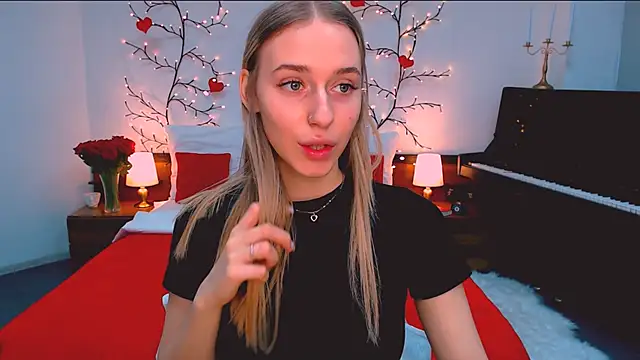 Snapshot of sassy_cutie chatting on December 3, 2025, 1:32 pm sassy cutie online show from December 3, 2025, 1:32 pm