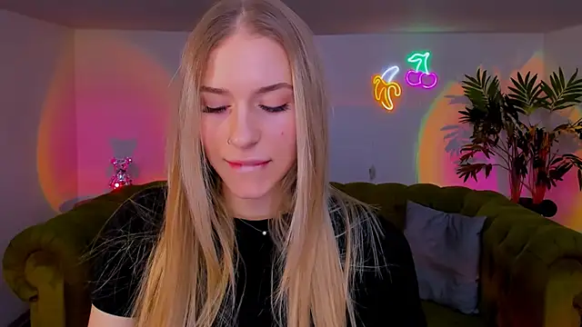 Snapshot of sassy_cutie chatting on November 26, 2025, 6:24 am sassy cutie online show from November 26, 2025, 6:24 am