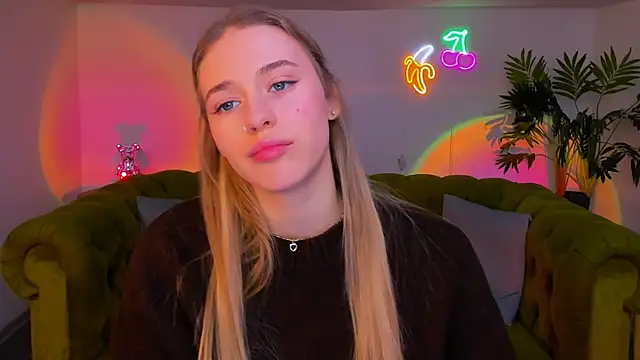 Snapshot of sassy_cutie chatting on December 2, 2025, 6:15 am sassy cutie online show from December 2, 2025, 6:15 am