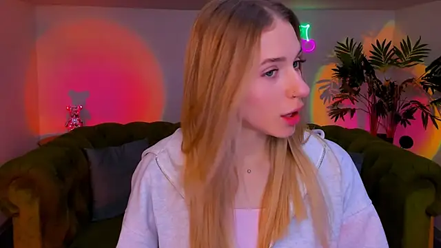 Snapshot of sassy_cutie chatting on November 19, 2025, 6:02 am sassy cutie online show from November 19, 2025, 6:02 am