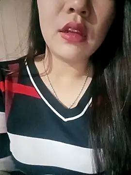 Snapshot of -Lanaa- chatting on November 12, 2025, 5:50 pm -Lanaa- online show from November 12, 2025, 5:50 pm