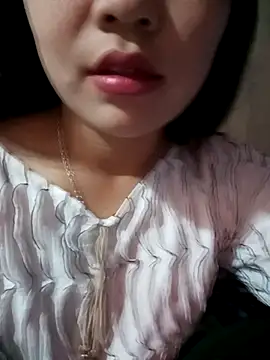 Snapshot of -Lanaa- chatting on November 20, 2025, 10:09 pm -Lanaa- online show from November 20, 2025, 10:09 pm