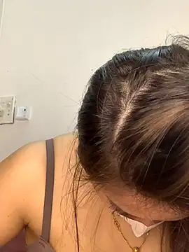 helo-kitty online show from November 23, 2025, 2:38 pm