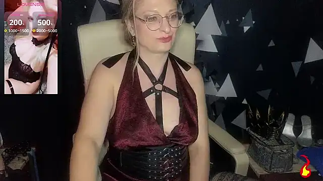 Snapshot of MonicaMis chatting on November 8, 2025, 3:26 pm MonicaMis online show from November 8, 2025, 3:26 pm