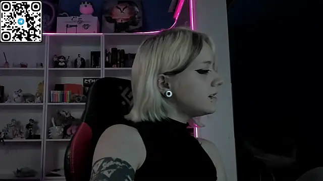 Snapshot of Holy_Mistress_S chatting on June 3, 2026, 9:54 am Holy Mistress S online show from June 3, 2026, 9:54 am