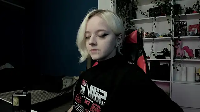 Holy Mistress S online show from November 5, 2025, 9:34 am