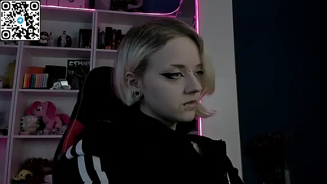 Holy Mistress S online show from February 15, 2026, 10:03 am