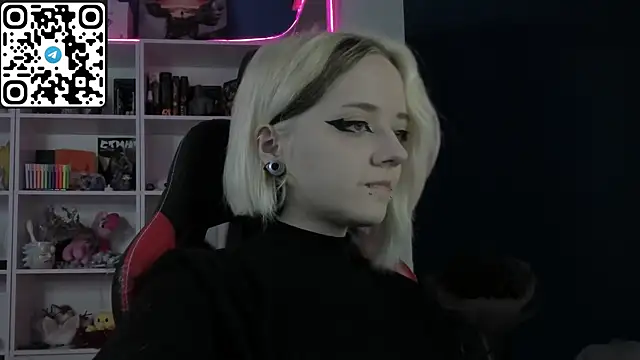 Snapshot of Holy_Mistress_S chatting on May 5, 2026, 8:39 am Holy Mistress S online show from May 5, 2026, 8:39 am
