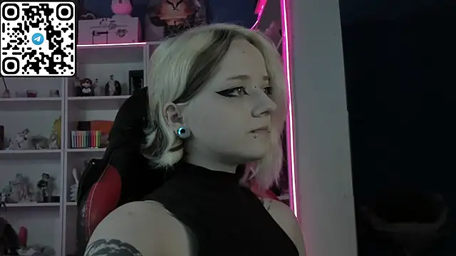Snapshot of Holy_Mistress_S chatting on May 3, 2026, 8:08 am Holy Mistress S online show from May 3, 2026, 8:08 am