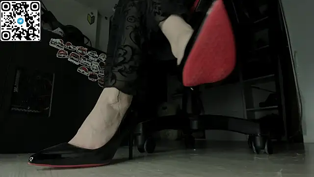 Snapshot of Holy_Mistress_S chatting on May 28, 2026, 11:16 am Holy Mistress S online show from May 28, 2026, 11:16 am