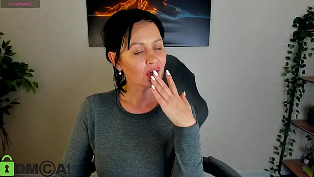 Sara Devills online show from April 1, 2026, 1:41 pm