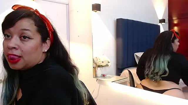 Snapshot of Angyrios chatting on October 30, 2025, 11:30 am Angyrios online show from October 30, 2025, 11:30 am