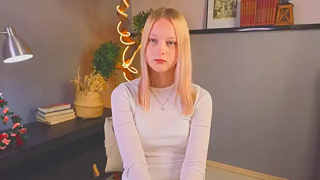 Snapshot of YungLyssy chatting on November 12, 2025, 3:32 am YungLyssy online show from November 12, 2025, 3:32 am