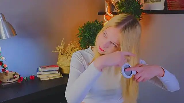 Snapshot of YungLyssy chatting on November 10, 2025, 2:38 am YungLyssy online show from November 10, 2025, 2:38 am