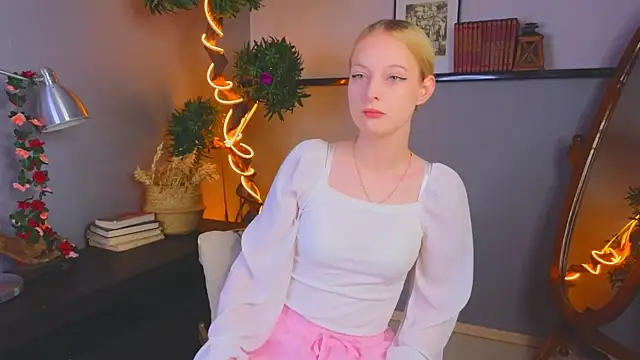 Snapshot of YungLyssy chatting on November 28, 2025, 3:17 am YungLyssy online show from November 28, 2025, 3:17 am