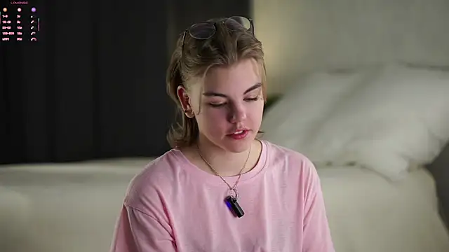 MelodyBaur online show from December 16, 2025, 12:20 pm