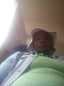 Snapshot of blackbeautyxx92 chatting on November 4, 2025, 8:51 am blackbeautyxx92 online show from November 4, 2025, 8:51 am