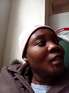 Snapshot of blackbeautyxx92 chatting on November 17, 2025, 11:25 am blackbeautyxx92 online show from November 17, 2025, 11:25 am