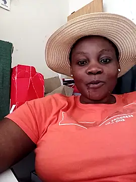 Snapshot of blackbeautyxx92 chatting on November 19, 2025, 10:37 am blackbeautyxx92 online show from November 19, 2025, 10:37 am