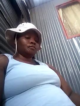 Snapshot of blackbeautyxx92 chatting on October 25, 2025, 1:23 pm blackbeautyxx92 online show from October 25, 2025, 1:23 pm