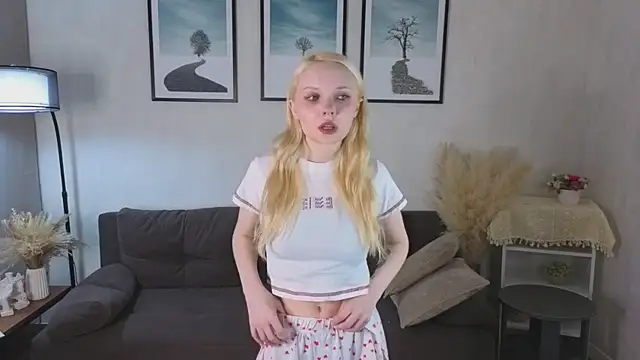 Snapshot of IraYounce chatting on October 29, 2025, 1:26 am IraYounce online show from October 29, 2025, 1:26 am