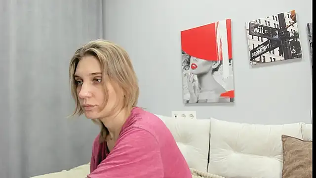 Tenderly Sophie online show from February 8, 2026, 1:25 am