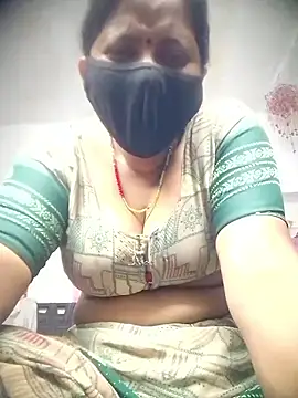 Snapshot of QRESABABY chatting on November 3, 2025, 10:35 pm QRESABABY online show from November 3, 2025, 10:35 pm