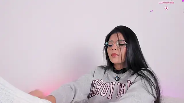 Snapshot of Sophie_Duarte chatting on December 14, 2025, 5:35 am Sophie Duarte online show from December 14, 2025, 5:35 am