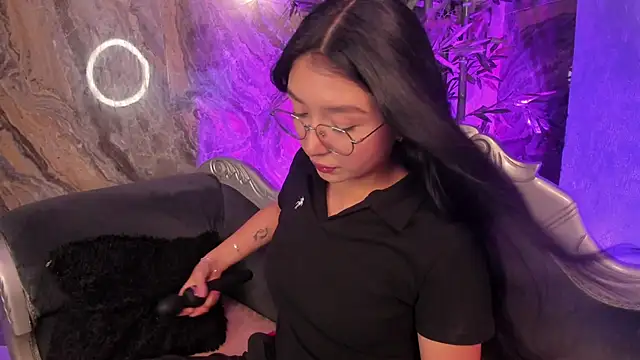 sydney miller  online show from March 4, 2026, 11:34 pm