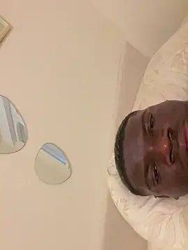 Snapshot of blackbody09 chatting on December 14, 2025, 10:43 am blackbody09 online show from December 14, 2025, 10:43 am