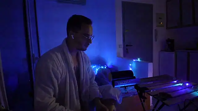 VenyxTrend online show from November 12, 2025, 5:17 pm