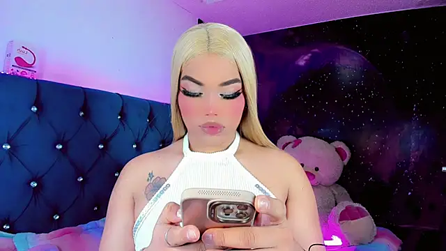 Alannys xHotx online show from February 18, 2026, 4:32 am