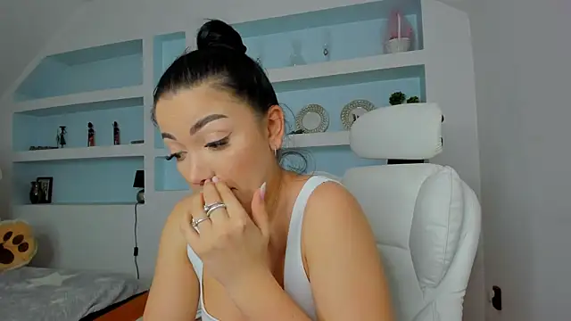 juliexxx online show from April 20, 2026, 4:30 pm