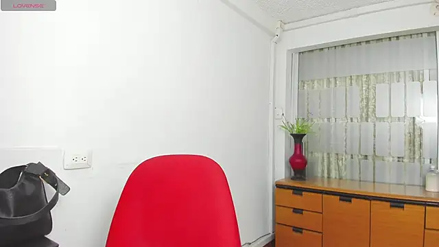 chloehanna online show from November 25, 2025, 8:20 pm