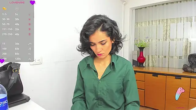 chloehanna online show from November 27, 2025, 1:44 pm