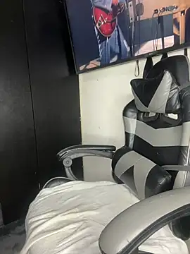 tattyHot95 online show from April 17, 2026, 10:34 pm