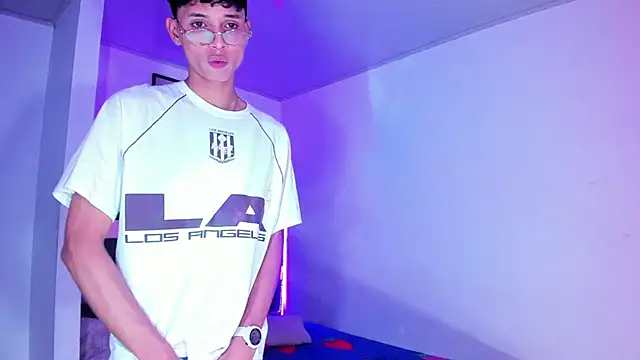 Snapshot of boyswantingplay chatting on February 6, 2026, 7:37 am boyswantingplay online show from February 6, 2026, 7:37 am