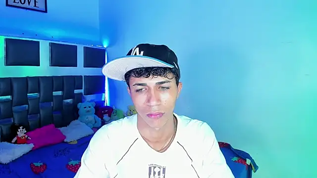 Snapshot of boyswantingplay chatting on February 7, 2026, 12:07 am boyswantingplay online show from February 7, 2026, 12:07 am