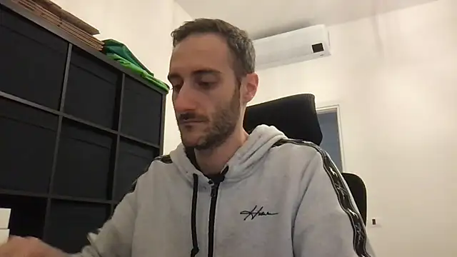 LukaShyGuy online show from November 26, 2025, 9:04 pm