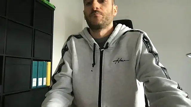 LukaShyGuy online show from December 4, 2025, 11:42 am