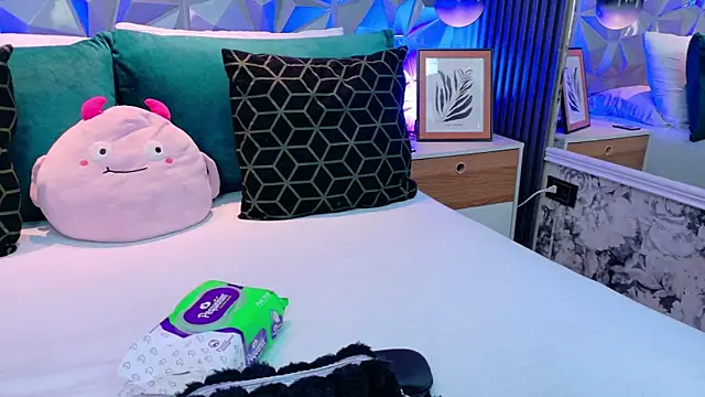 AdelineJhones online show from April 15, 2026, 2:43 pm