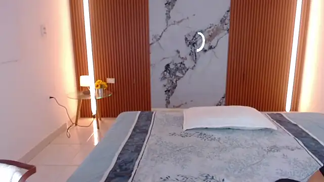 rosselyn  online show from March 30, 2026, 8:21 pm