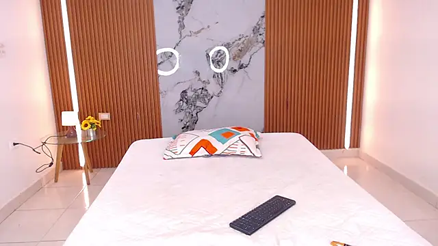 rosselyn  online show from February 11, 2026, 12:49 pm