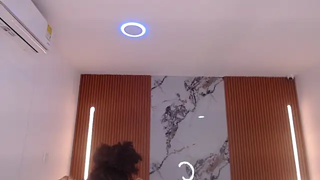 rosselyn  online show from February 20, 2026, 11:56 am