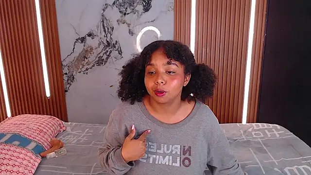 rosselyn  online show from January 14, 2026, 12:36 am